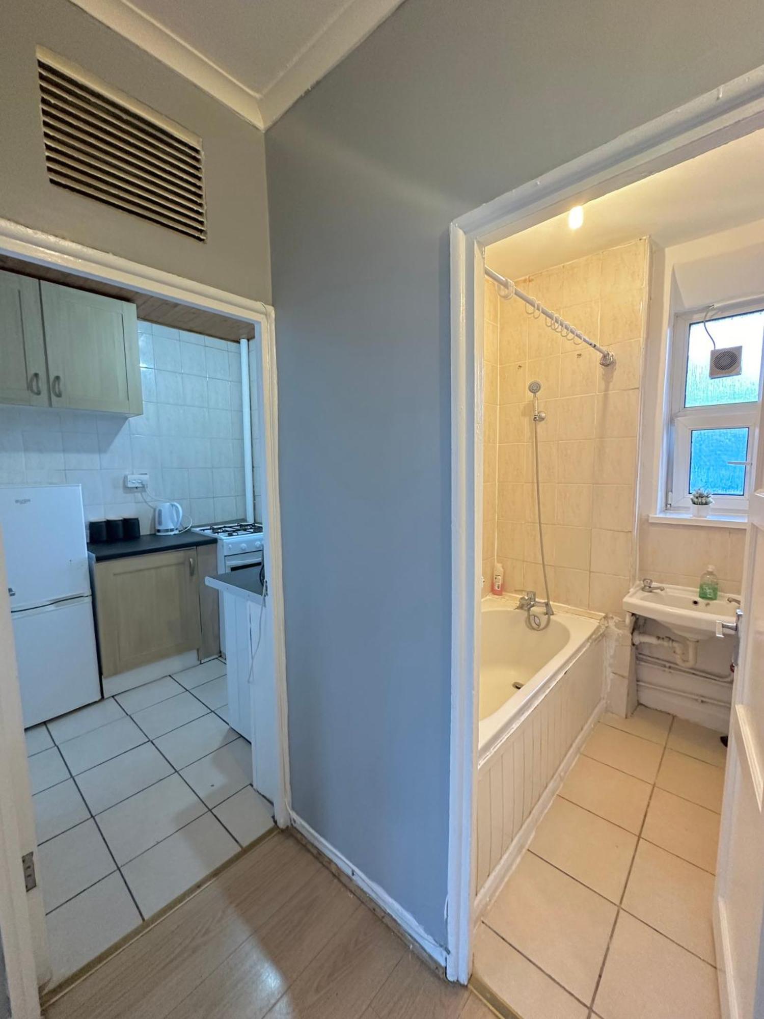 1 Bedroom Flat In Whitechapel, ロンドン エクステリア 写真