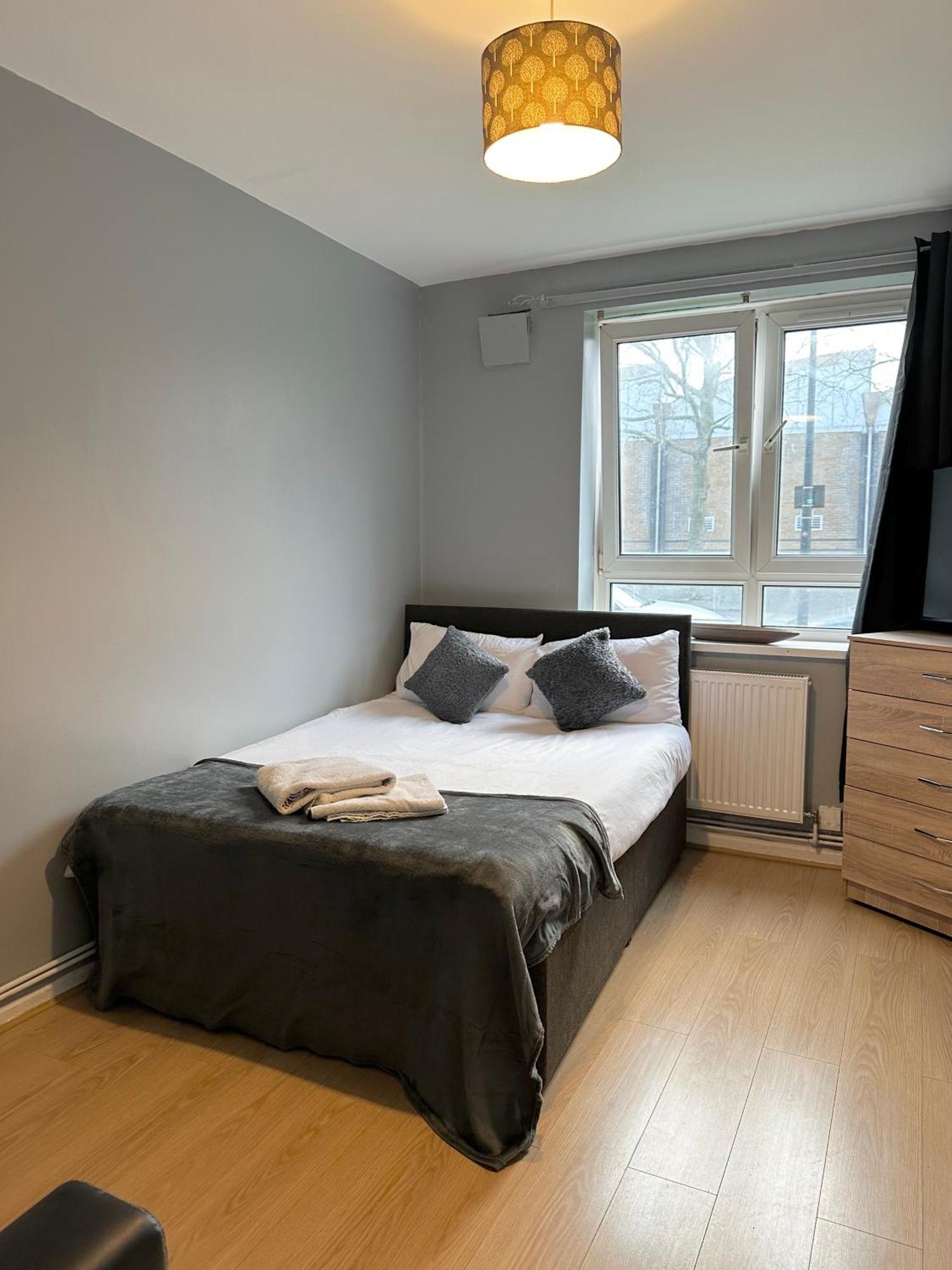 1 Bedroom Flat In Whitechapel, ロンドン エクステリア 写真