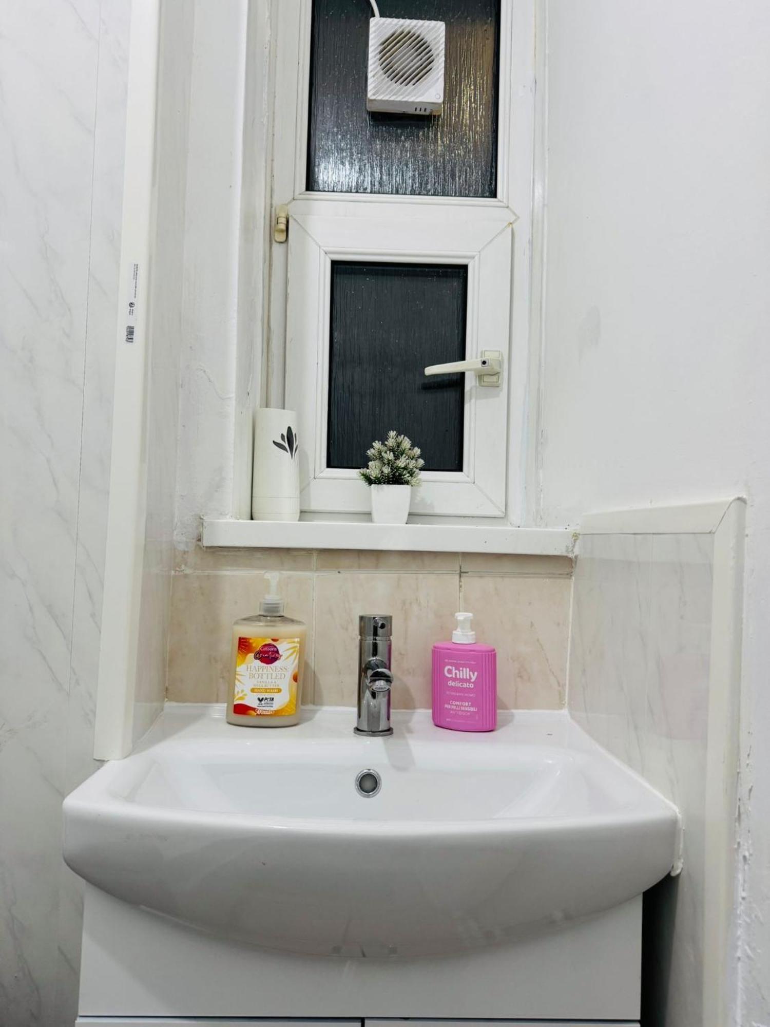 1 Bedroom Flat In Whitechapel, ロンドン エクステリア 写真